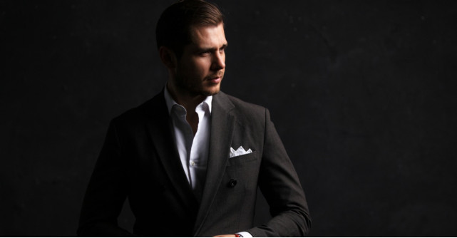 Cadouri rafinate pentru cel drag: set de cravată și batistă