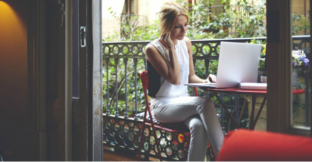 Modele de tricouri personalizate pentru bloggerite. Tie care ti se potriveste?