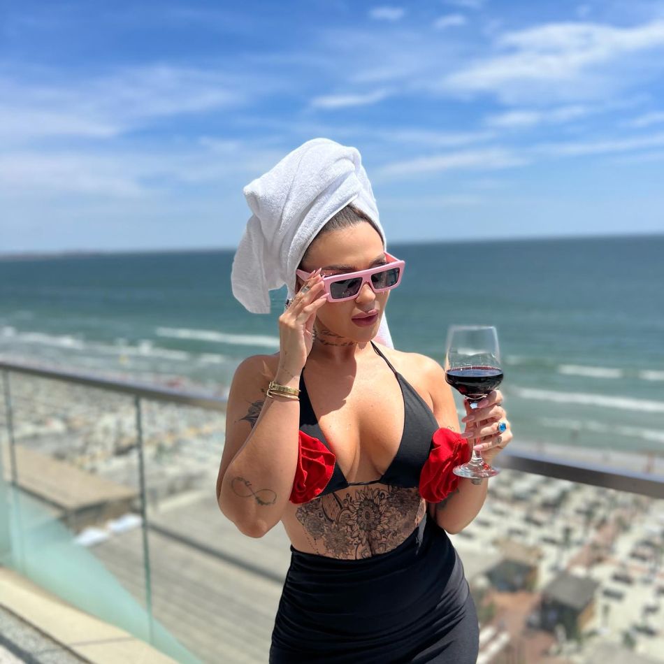 Oana Radu, moment inedit pe scenă: Sărut pasional cu un bărbat misterios în fața fanilor: Și eu sunt foarte îndrăgostită de tine