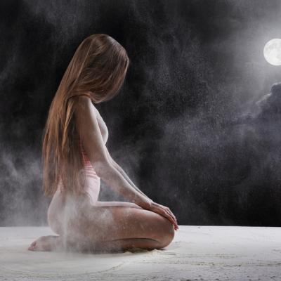 Nicoleta Luciu si Ellie White vin cu Stirile zilei