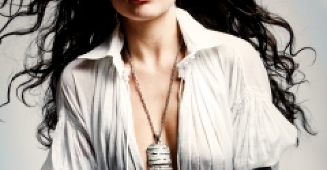 Sexy si provocatoare: rochia trench