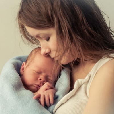 La trei luni de la moartea sotului sau, aceasta femeie a nascut un baietel. O poveste INCREDIBILA