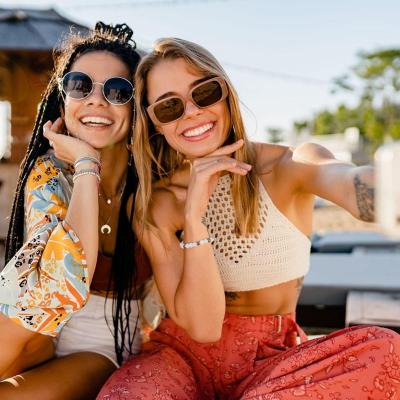 Ochelari de soare pentru fața ovală: Cum îi alegi corect