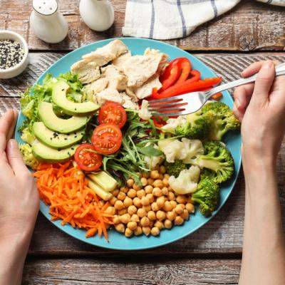 3 obiceiuri simple, zilnice, ca să mănânci mai multe legume