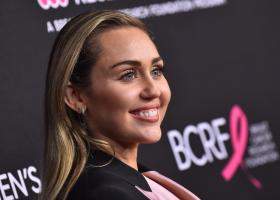 Adevărul cutremurător din spatele datei de 25 august! Semnul bizar care o leagă pe viață pe Miley Cyrus de Dolly Parton