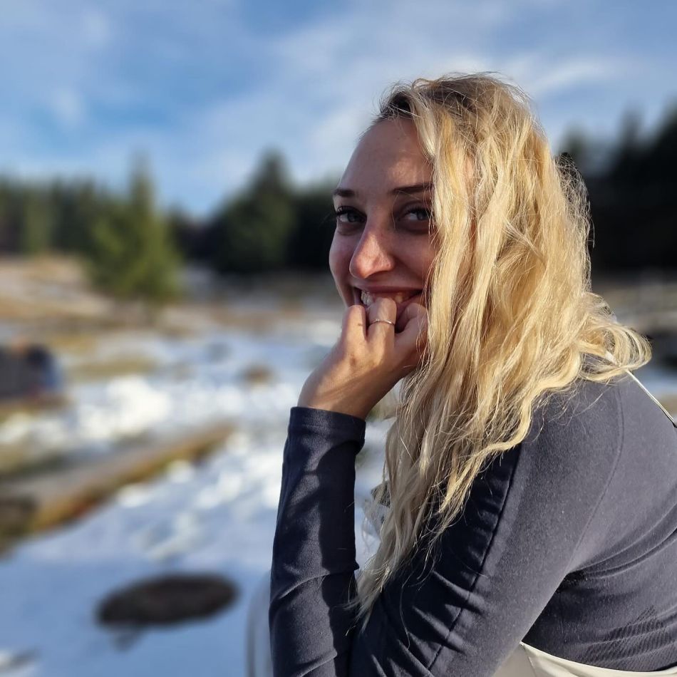 Ilona Brezoianu, superbă în rochie de mireasă! Imagini inedite de la nunta religioasă a actriței 