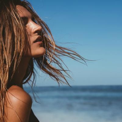 Cum avem grijă de părul nostru pe perioada verii?