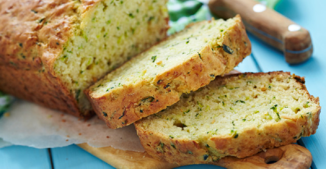 Reteta de zucchini bread in trei variante, checul versatil pentru micul dejun