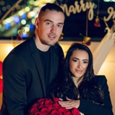 Larisa Iordache s-a logodit în noaptea dintre ani: Pagina 1 din 366 a început cu un sincer DA...