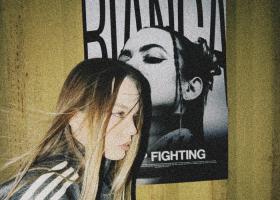 Cum eșecul de la Eurovision a contribuit la reinventarea Biancăi Tilici: povestea piesei Keep Fighting