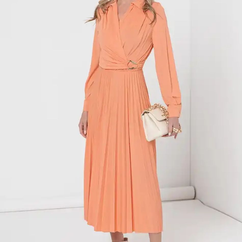 Peach Fuzz: Culoarea anului 2024 în modă