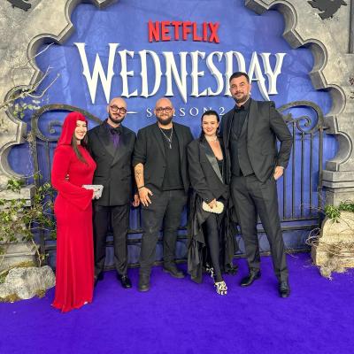 Maia Feloiu, managerul lui Victor Dorobanțu, alături de actor la premiera globală a sezonului 2 din „Wednesday”