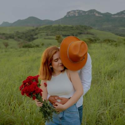 Simți fluturi în stomac din nou? Minunat. Iată cum să nu te pierzi atunci când povestea de dragoste este incertă