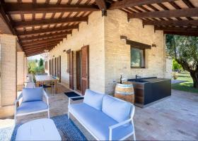 Idei de design: cum să combini mobilierul de grădină cu o bucătărie outdoor modernă