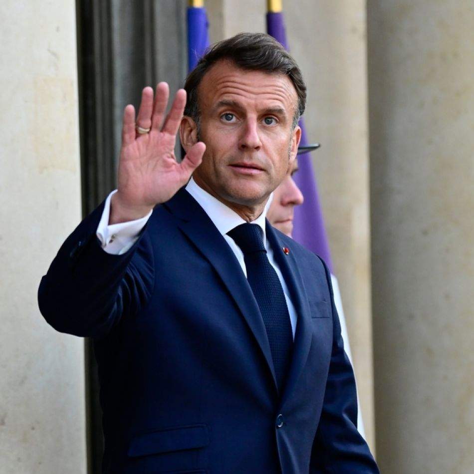 Cătălin Botezatu deslușește misterul ochelarilor de soare ai lui Macron la Davos