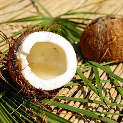 Uleiul de cocos, vedeta in bucatarie si in saloanele de frumusete