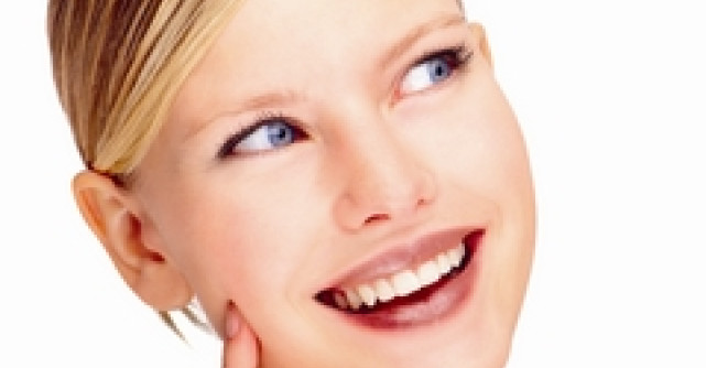 Noul lip gloss Light Up de la beautycycle