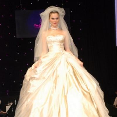 Moda romanesca defileaza  la The Bride Show Dubai 