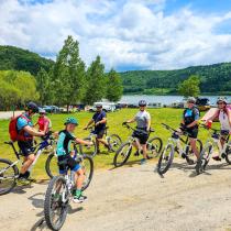Românii caută vacanțe interne mai complexe: cicloturism, natură și wellness, noul trend al verii 2026