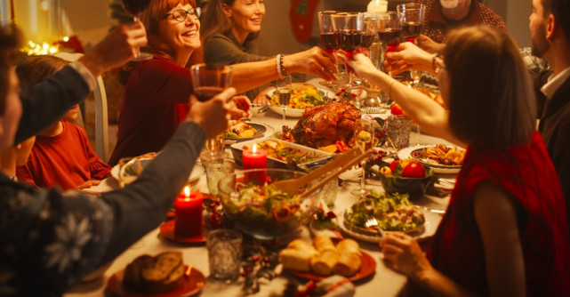 10 sfaturi inteligente ca să mănânci pe săturate de sărbători, fără să îți fie rău