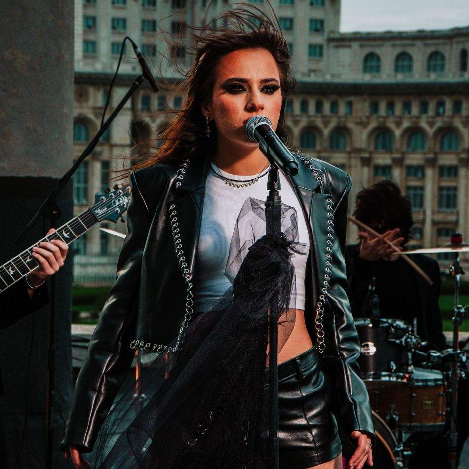 Alexandra Căpitănescu lansează o versiune live metal-rock spectaculoasă înainte de Eurovision Song Contest 2026