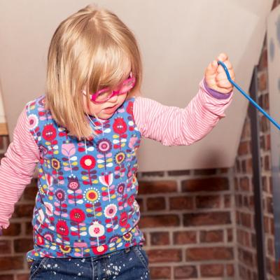 Copiii cu dizabilități au dreptul la o viață normală! Discriminarea, de netolerat în Macedonia! 