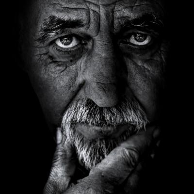 Mai multi tineri s-au reunit pentru a isi vizita profesorul de suflet. Ce i-a invatat acesta?