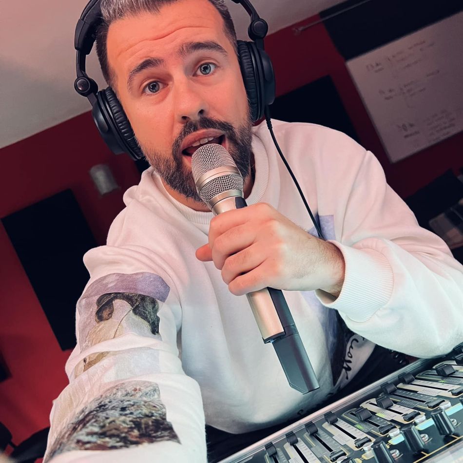 Naomi Hedman, la un pas să îl prindă pe picior greșit pe Florin Ristei! Ce mesaje a descoperit în contul artistului?