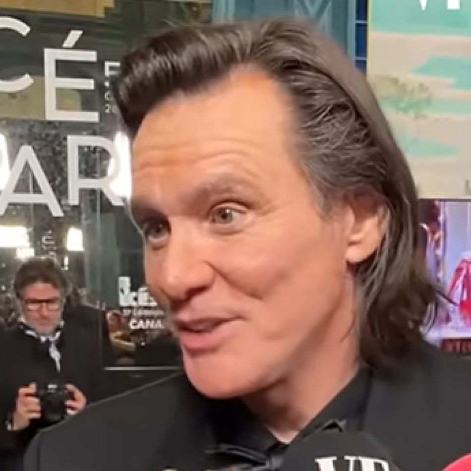 Jim Carrey șochează la Premiile Cesar 2026. Noul look al actorului a stârnit teorii conspiraționiste