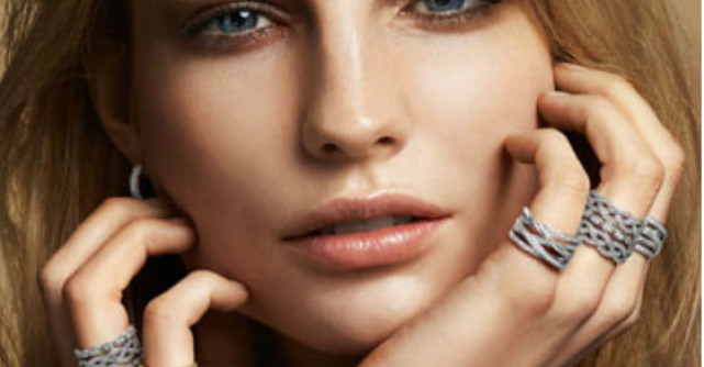 Stil stralucitor cu inelele suprapuse de la PANDORA 