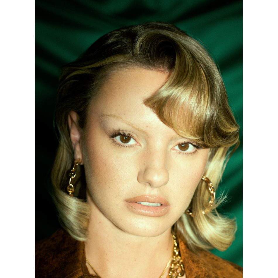 Alexandra Stan s-a transferat in Premier League.  Cum a ajuns Mr. Saxobeat pe cele mai frumoase stadioane din fotbal 