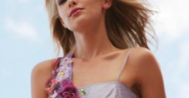 Trend alert: rochia cu un umar gol