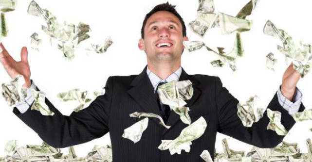 Mare in dragoste, mic in bani: Top 3 zodii de barbati care isi mananca de sub unghie 