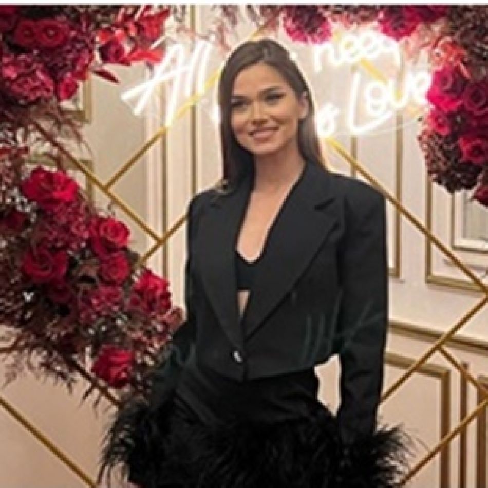 Cum se descurcă Theo Rose cu micuțul Sasha? Artista a angajat o bonă pentru fiul ei