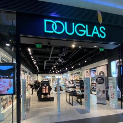 DOUGLAS sărbătorește 15 ani pe piața din România