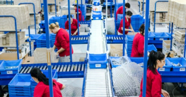 De Black Friday, clientii Fashion Days pot alege din cele peste 600.000 de produse, cu discounturi de pana la 90% 