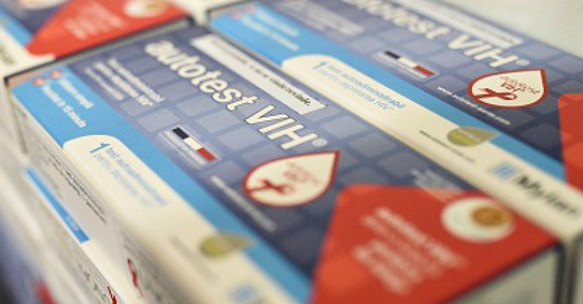 Test autoadministrabil pentru depistarea HIV pe baza unei picaturi de sange, disponibil in farmaciile din Romania