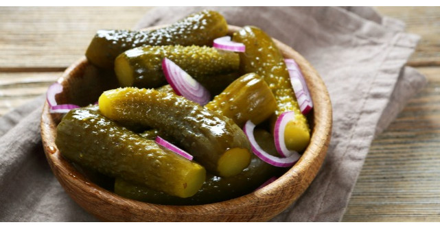 Zece lucruri pe care nu le stiai despre castravetii murati. Cat de sanatosi sunt?