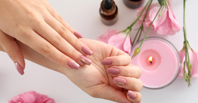 Manichiură ca la salon din confortul casei. 3 produse de care ai nevoie