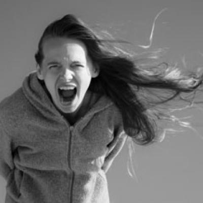 Cele 12 idei irationale ce creeaza probleme emotionale