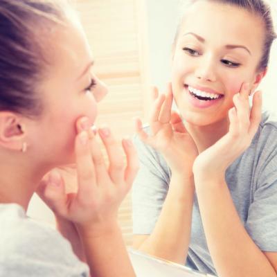 Tratamente naturiste pentru acnee