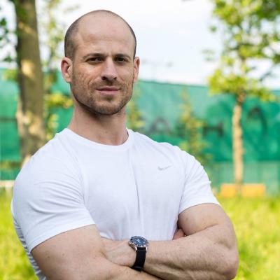 Vrei să fii tânără, sănătoasă și relaxată? Apelează la masajul facial!