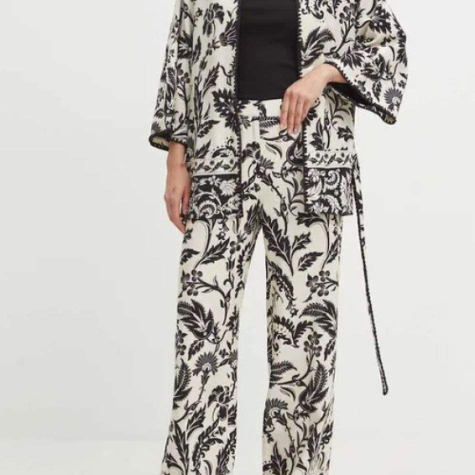 15 piese vestimentare din in, esențiale pentru a-ți lăsa pielea să respire pe timp de vară