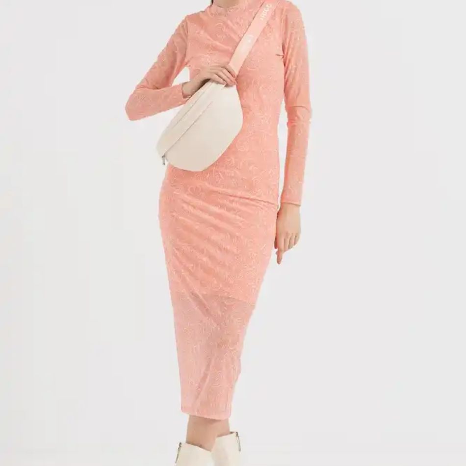 Peach Fuzz: Culoarea anului 2024 în modă