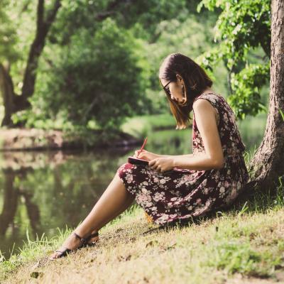 22 de întrebări de jurnal la care să îți răspunzi chiar acum