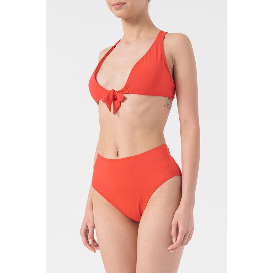 Costumul de baie în două piese: Vedeta verii