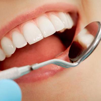 AJUTOR: Ce inseamna sa iti sangereze gingiile