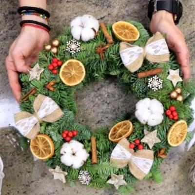 Cum sa decorezi o coronita de Craciun
