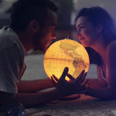 5 tehnici de flirt care nu se vor demoda niciodata: Care este stilul tau?