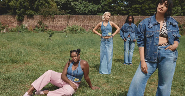 Levi’s x GANNI revine cu o colectie care jongleaza cu nuante inspirate din natura, alaturi de Emma Chamberlain 